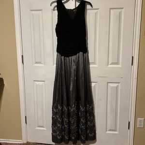 Stunning Ignite Evening gown. Size 16. Like New. Black top, silver bottom.